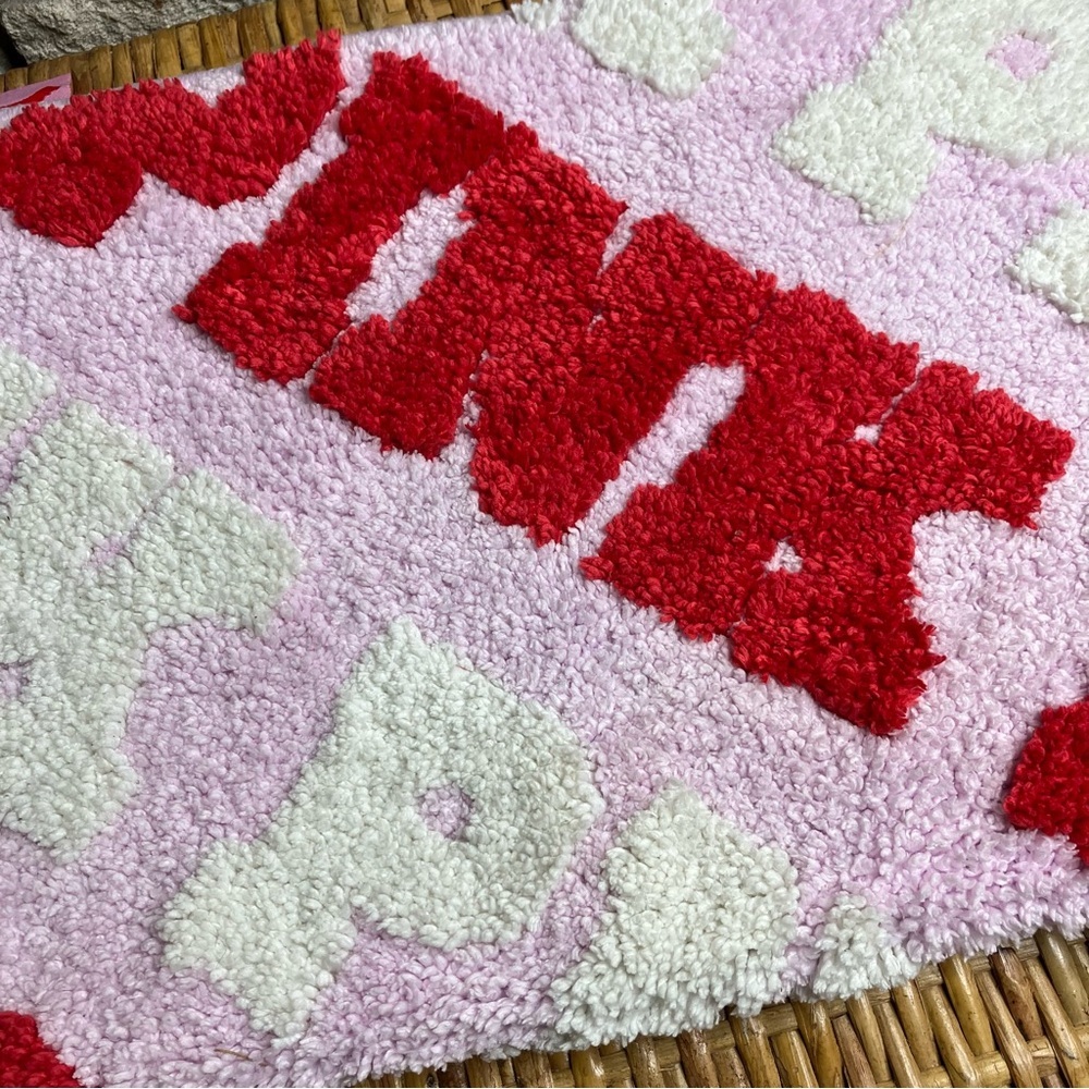 NWOT Victorias Secret Pink Bath Mat - Picture 4 of 6